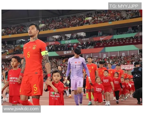 深入中国足球明星的世界采访视频揭示他们的梦想与挑战