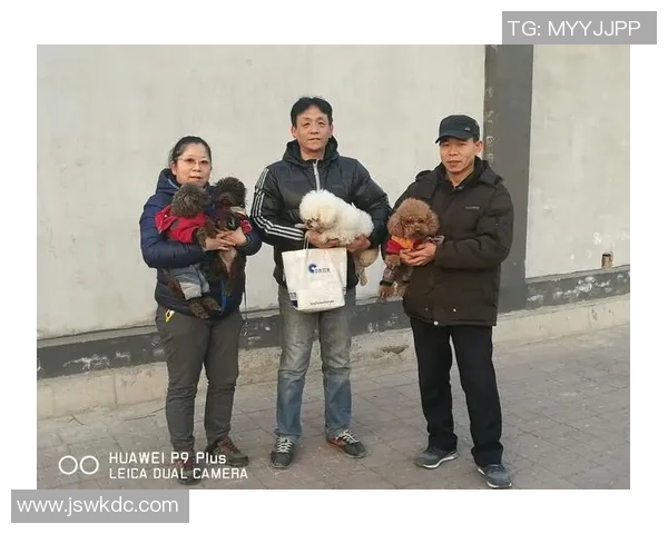 老头与足球明星互动视频引发热议网友纷纷点赞分享欢乐瞬间