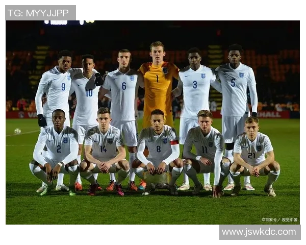 装老人的足球明星如何在绿茵场上重拾青春与激情