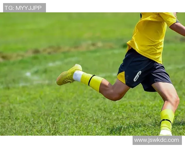 提升足球运动员下肢敏捷性的训练方法与技巧探讨 提升足球运动员下肢敏捷性的训练方法与技巧探讨